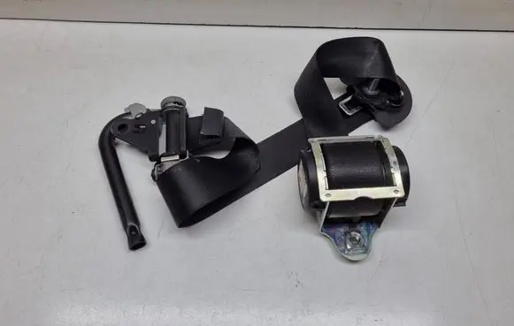 BMW 5 F10 F11 Front seatbelt 610126300B