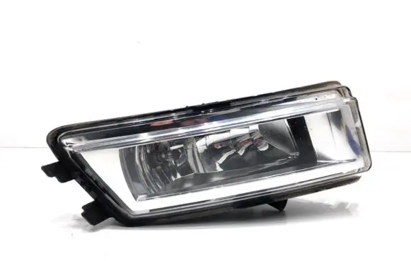 Volkswagen PASSAT B7 Front fog light 
