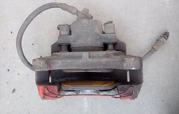 Skoda Superb B6 (3T) Front brake caliper