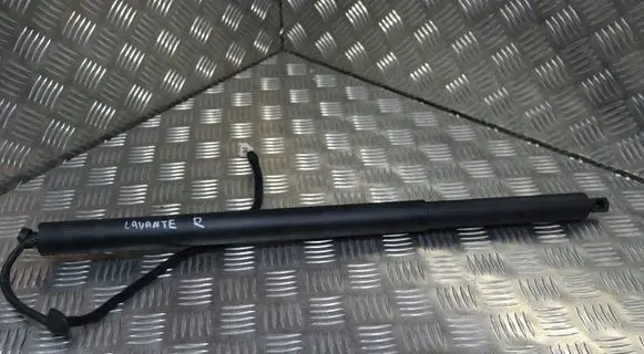 Maserati Levante Parcel shelf 670043149