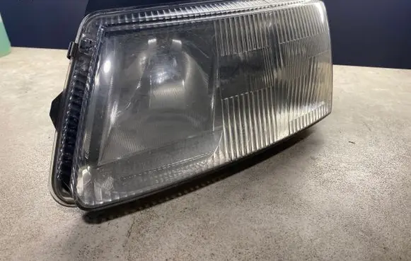 Volkswagen PASSAT B5 Headlight/headlamp 14742500