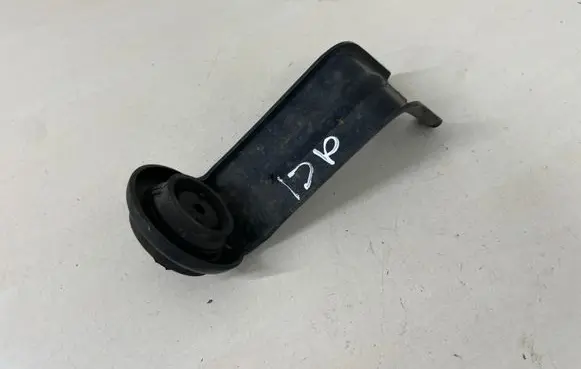 Toyota Avensis T270 Radiator mount bracket 16523 165230R010