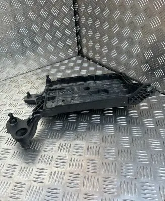 Volkswagen Golf VII Battery tray 5Q0915321H 5Q0915331J