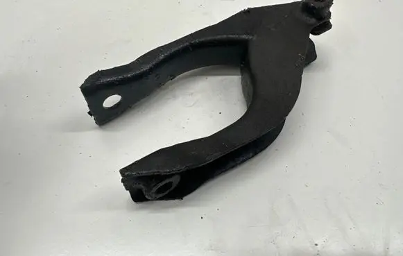 Opel Astra K Engine mounting bracket
