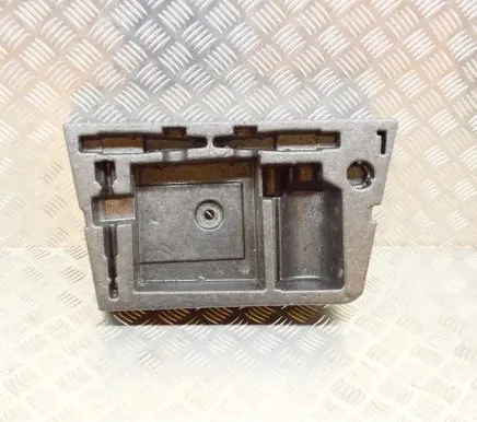 Volkswagen Touareg II Other trunk/boot trim element 7P6012112D
