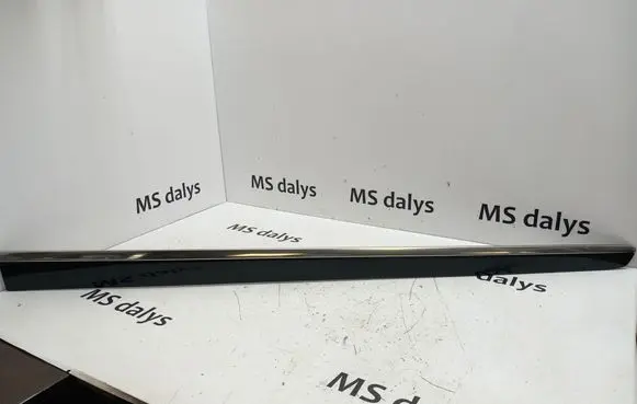Mercedes-Benz ML W164 Front door trim (molding) A1646905262 1646905262