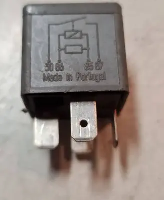 Volkswagen PASSAT B5 Other relay 8D0951253A V23134B52X301