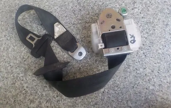 Lexus RX 450H Seat belt trim 81639