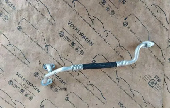 Renault Zoe Air conditioning (A/C) pipe/hose 924467761R