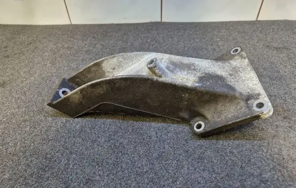 BMW 5 E39 Engine mounting bracket 1092973