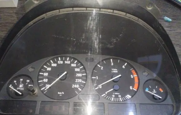 BMW 5 E39 Speedometer (instrument cluster) 87001374 87001313