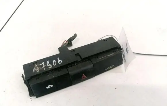 Toyota Corolla Verso AR10 Hazard light switch 153965