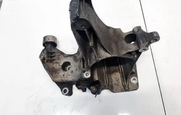 Renault Scenic I Engine mounting bracket 770011357 2007-311