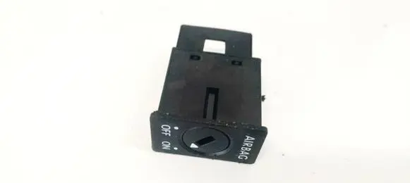 Passenger airbag on/off switch