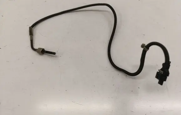 Mercedes-Benz CLA C117 X117 W117 Exhaust gas temperature sensor A0009057004