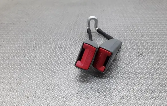 Citroen C5 Rear seatbelt buckle 33013593