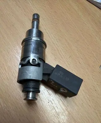 Audi A3 S3 A3 Sportback 8P Fuel injector 0261500 06F906036A
