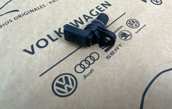 Volkswagen PASSAT B6 Camshaft position sensor 