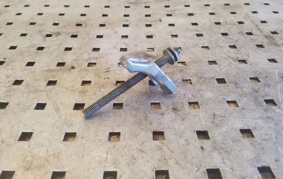 BMW X3 E83 Fuel Injector clamp holder
