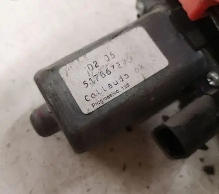 Fiat Punto (188) Front door window regulator with motor 517867290