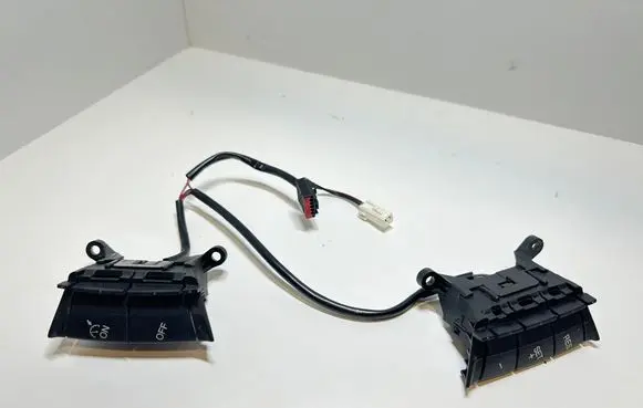 Ford Focus Steering wheel buttons/switches 4M5T9E740AA