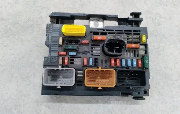 Peugeot 308 BSM Control unit 9663100480