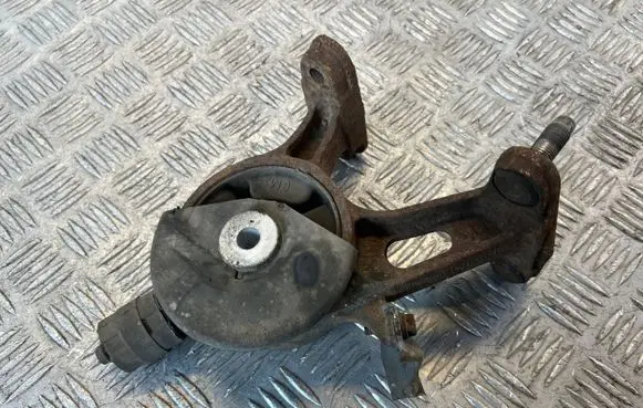 Toyota Verso Engine mount bracket