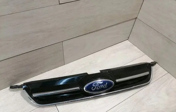 Ford C-MAX II Front bumper upper radiator grill AM51R8200B