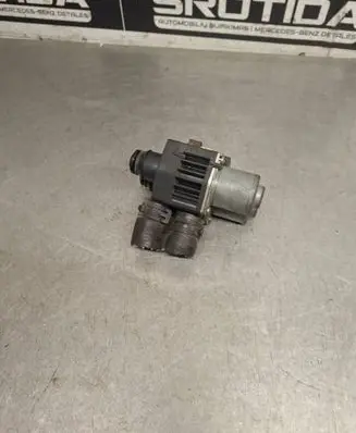 Mercedes-Benz E W211 Coolant heater control valve 0018307884 1147412115