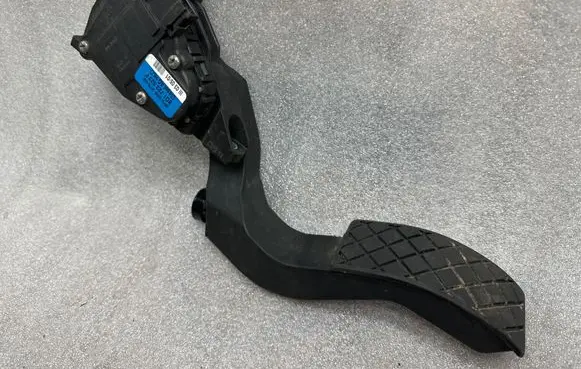 Audi A6 S6 C5 4B Accelerator throttle pedal 8D1723523F 6PV00837602