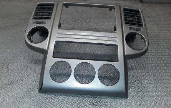 Nissan X-Trail T30 Climate control/heater control trim 68260EQ100