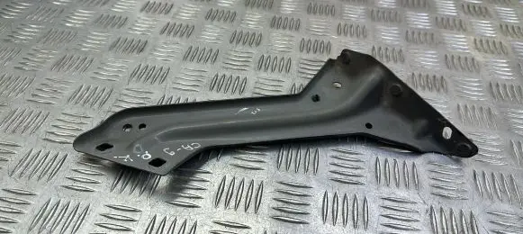 Audi Q5 SQ5 Fender mounting bracket 8R0821135