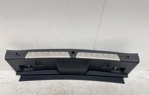 Trunk/boot sill cover protection