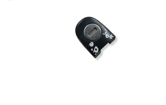 Volkswagen Golf IV Front door lock (next to the handle) 