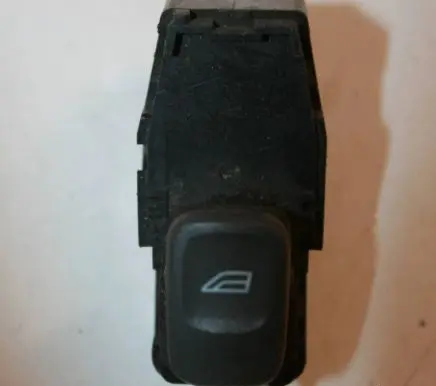 Volvo V70 Electric window control switch 9472275 02W165