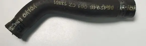 Volvo XC90 Engine coolant pipe/hose 8642948