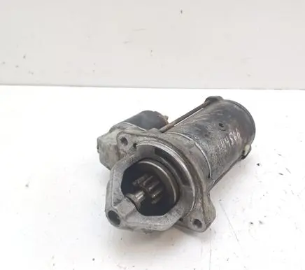 Mercedes-Benz Vito Viano W638 Starter motor 0051511301 D7R43