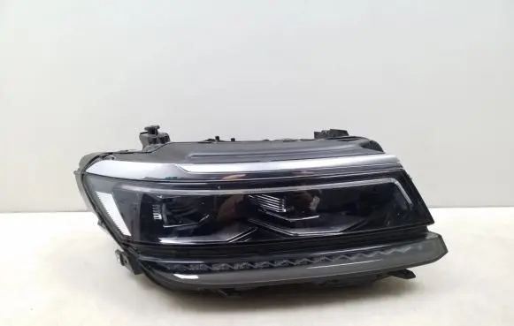 Volkswagen Tiguan Headlight/headlamp 5NB941082E