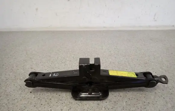 Hyundai i20 (PB PBT) Spare wheel mounting bracket 