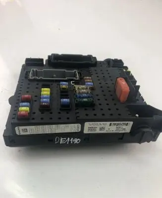 Volvo V70 Fuse module 8688264