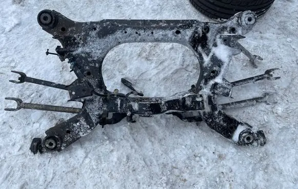Infiniti M30 Rear subframe 