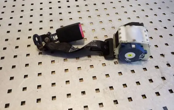 Volkswagen PASSAT B7 Middle seatbelt (rear) 3C0857807Q 3C0857740F