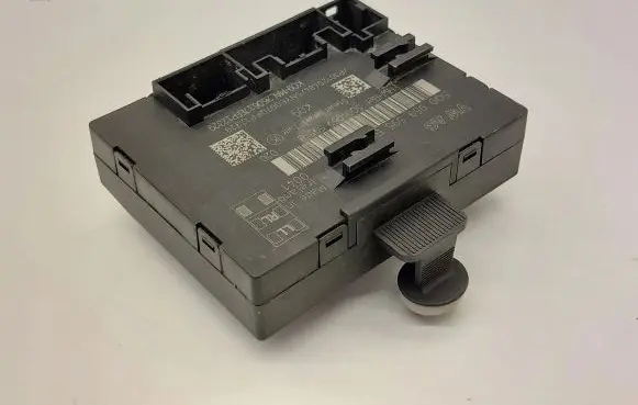 Volkswagen PASSAT B8 Door control unit/module 5Q0959595E 5Q0959595B