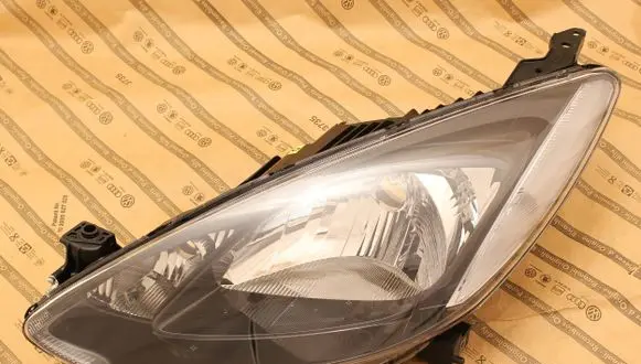 Mazda 2 Headlight/headlamp DR6151040