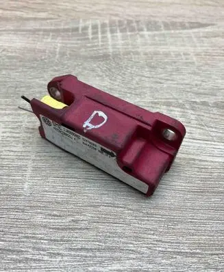 Volkswagen Golf IV Airbag deployment crash/impact sensor IJ0909606D 5WK42350 SME