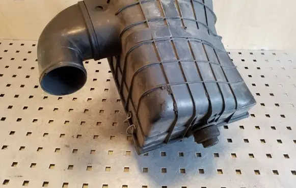 Opel Frontera A Air filter box 4614412109