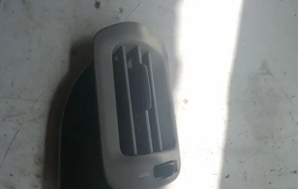 Volvo S80 Dash center air vent grill 06E5365 06E5366