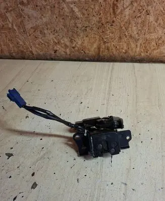 Toyota Prius (NHW20) Loading door lock 