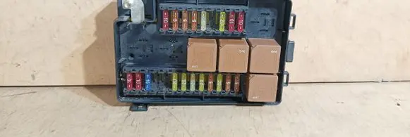 Jaguar XJ X308 Fuse module LNE2822AA 2822AA