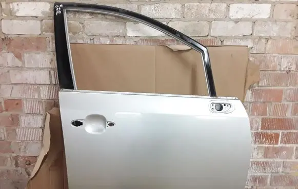 KIA Carens II Front door